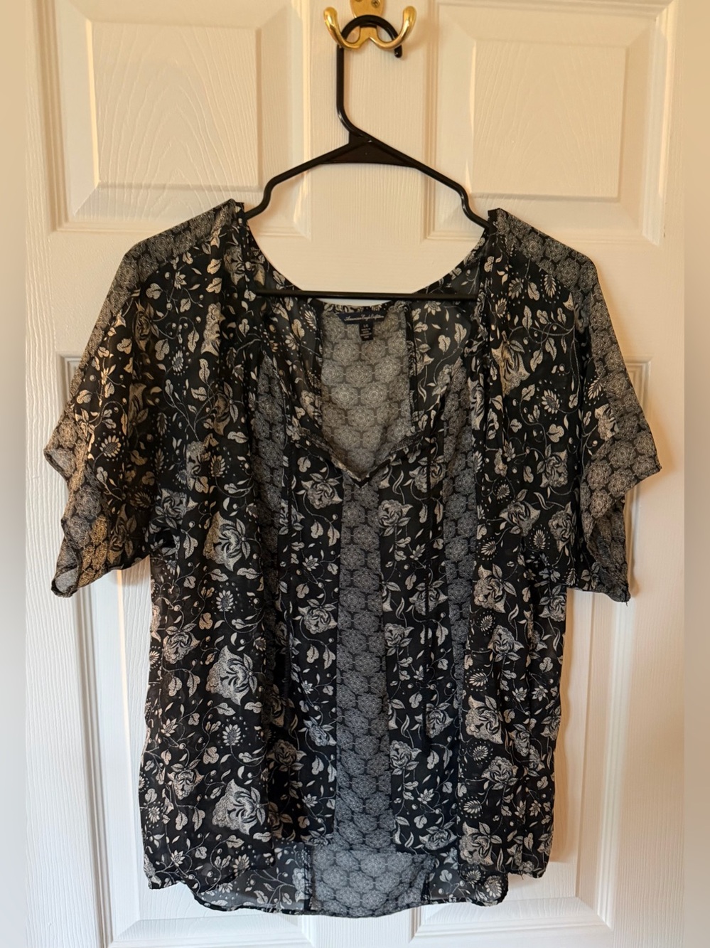 American Eagle Outfitters Black & Ivory Floral Mixed-Print Blouse